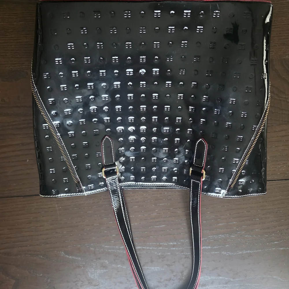 Arcadia Shiny Black Tote with Wallet - Picture 4 of 16